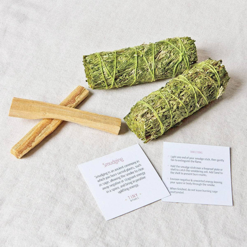 Patchouli Essence & Mountain Sage swatch