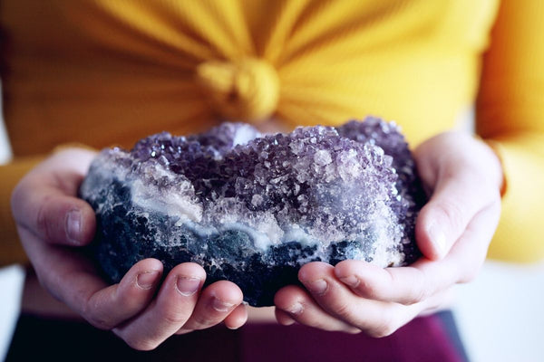 7 Ways to Use Amethyst for Home and Body - The Homespun Hydrangea