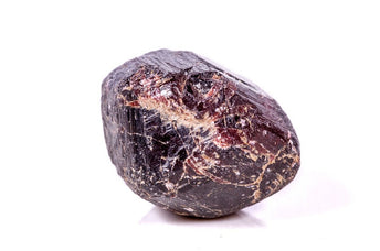 Garnet Crystal Meaning: Healing Properties & Everyday Uses