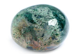 Moss Agate Crystal Meaning: Healing Properties & Everyday Uses