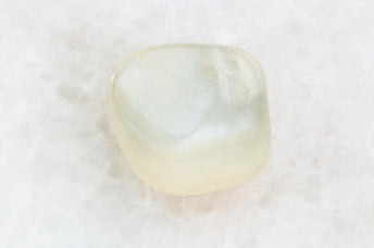 Moonstone Meaning: Healing Properties & Everyday Uses