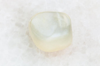 Moonstone Crystal Meaning: Healing Properties & Everyday Uses