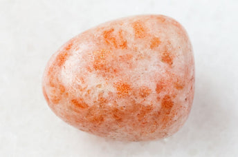 Sunstone Crystal Meaning: Healing Properties & Everyday Uses